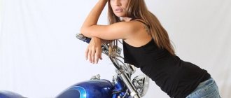 Красивая девушка с мотоциклом